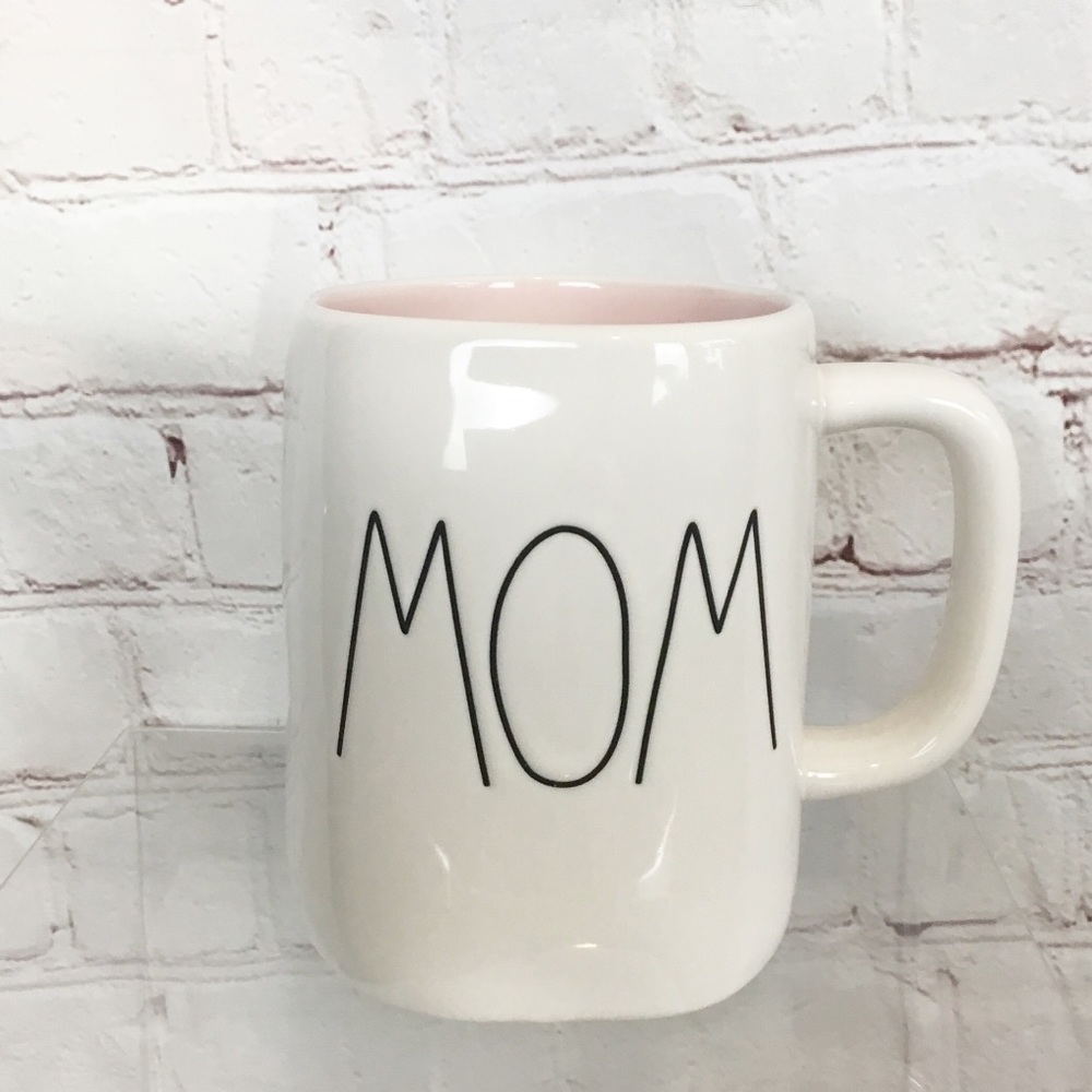 🚨FLASH SALE🚨Rae Dunn “MOM” coffee mug